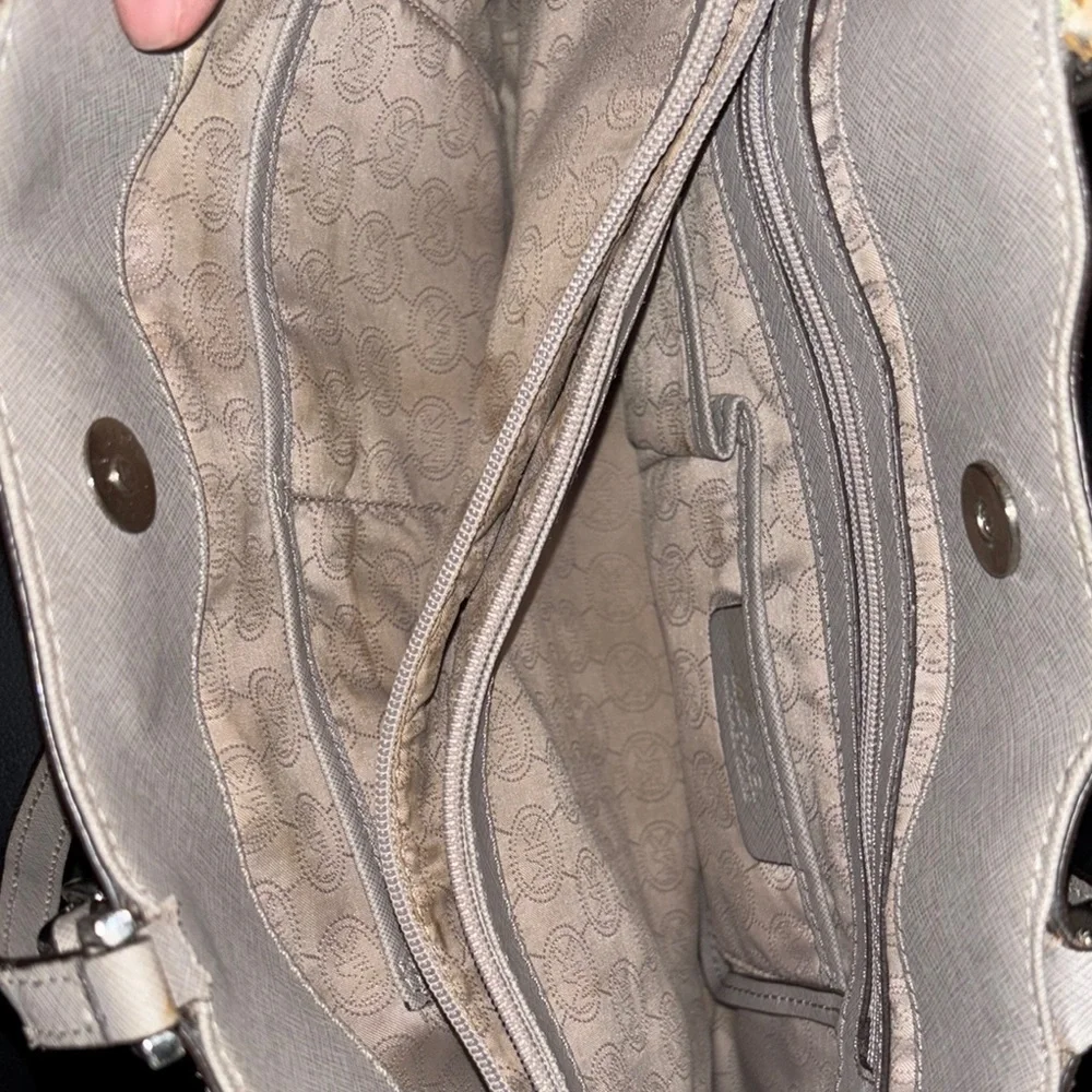 Michael Kors Cream Tote with Elegant Chain Accents